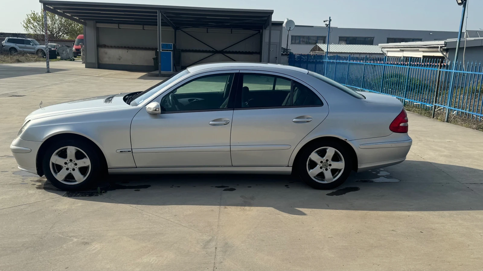 Mercedes-Benz E 220  - изображение 4