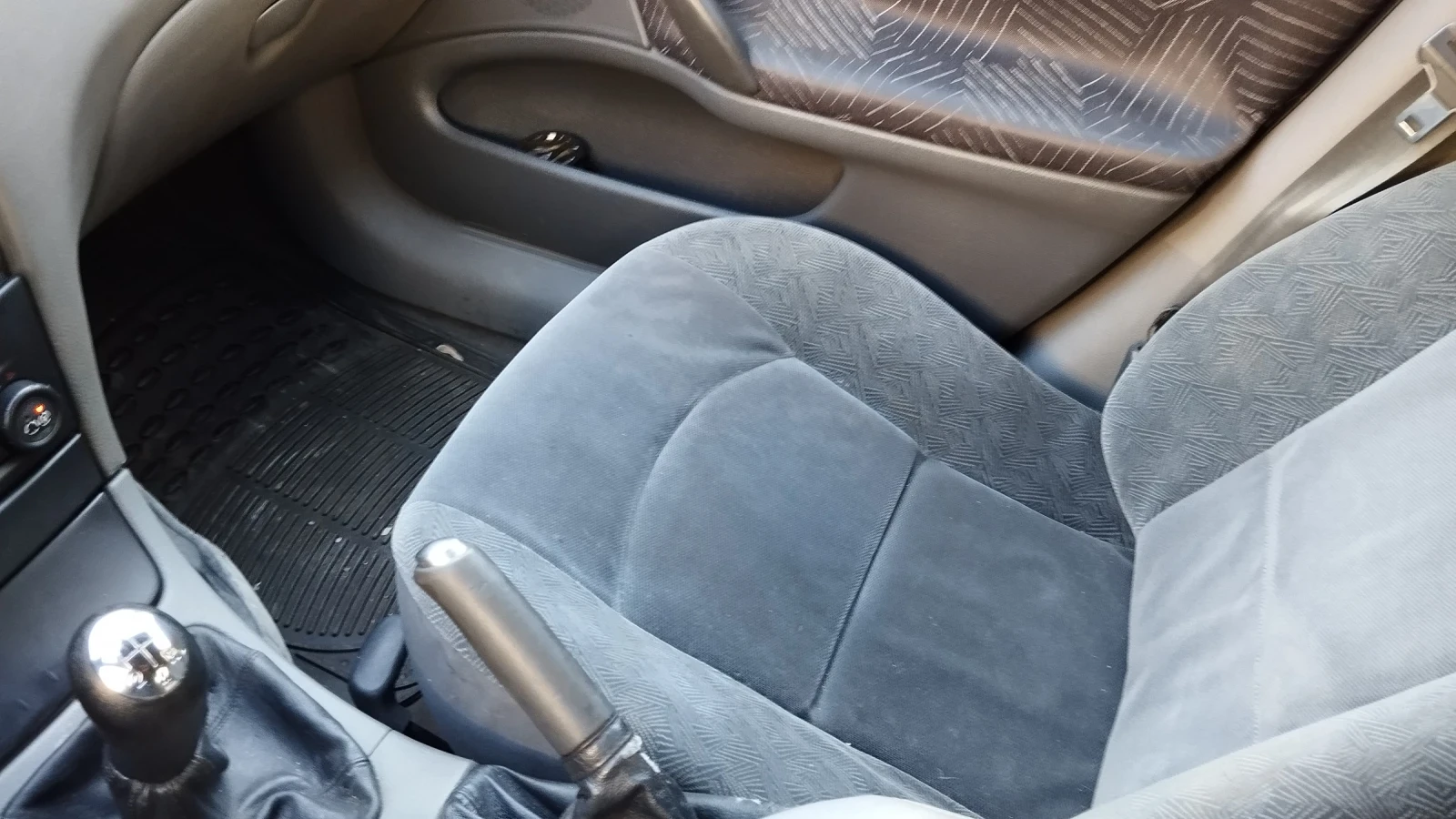 Renault Laguna 1.6 16 V - изображение 9