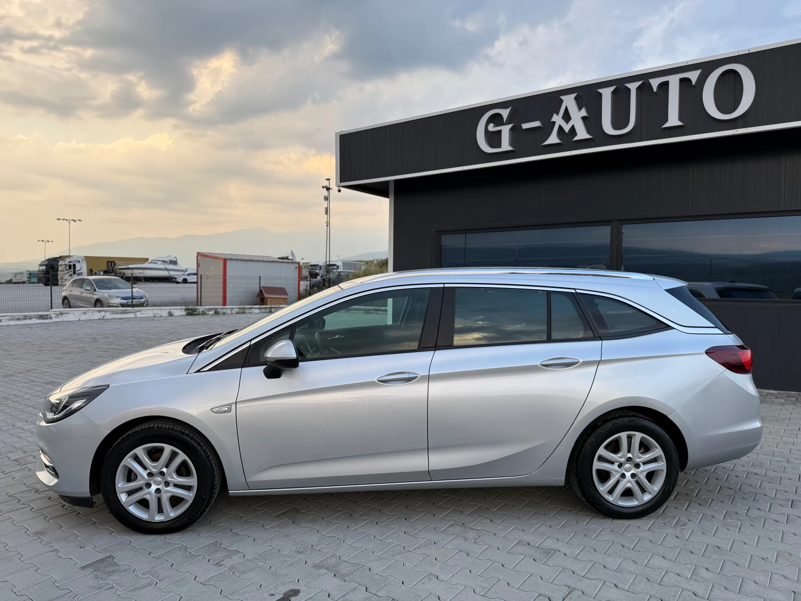 Opel Astra 1.5 tdci 122 ks Собствен лизинг !!! - изображение 8
