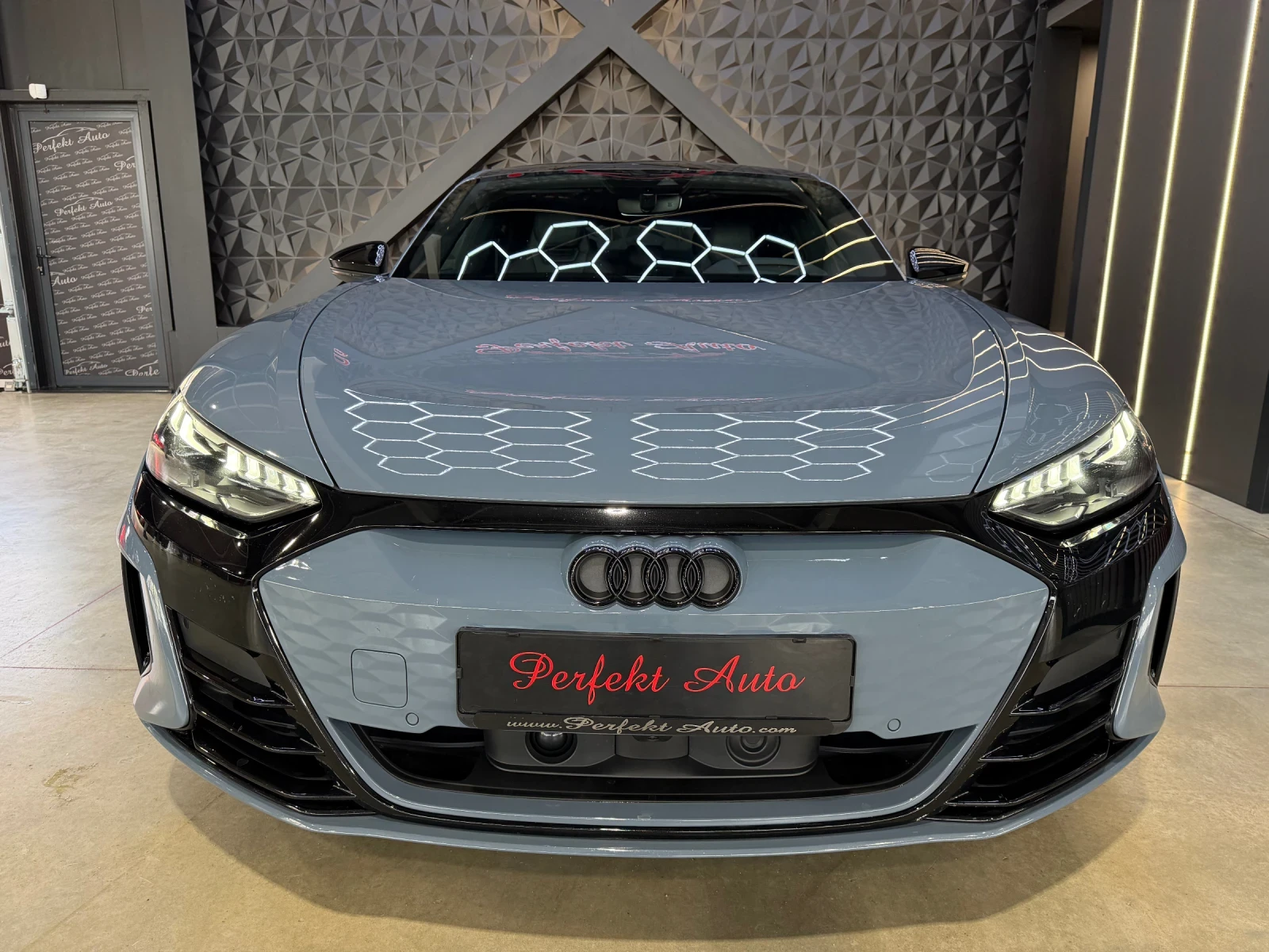 Audi E-Tron GT FULL ЕКСТРИ * B & O * HEAD UP * ПАНОРАМА * , снимка 2 - Автомобили и джипове - 54322295