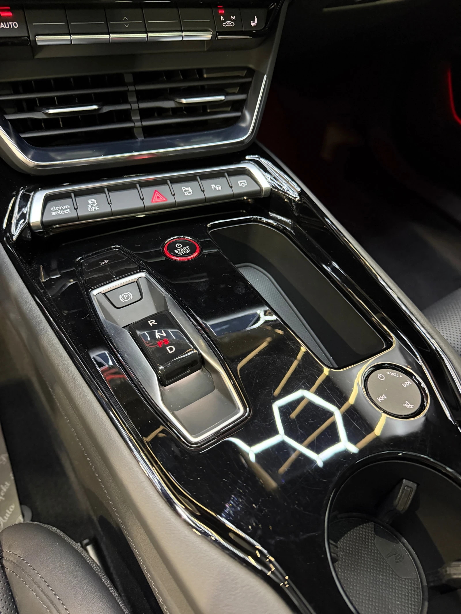 Audi E-Tron GT FULL ЕКСТРИ * B & O * HEAD UP * ПАНОРАМА * , снимка 6 - Автомобили и джипове - 54322295