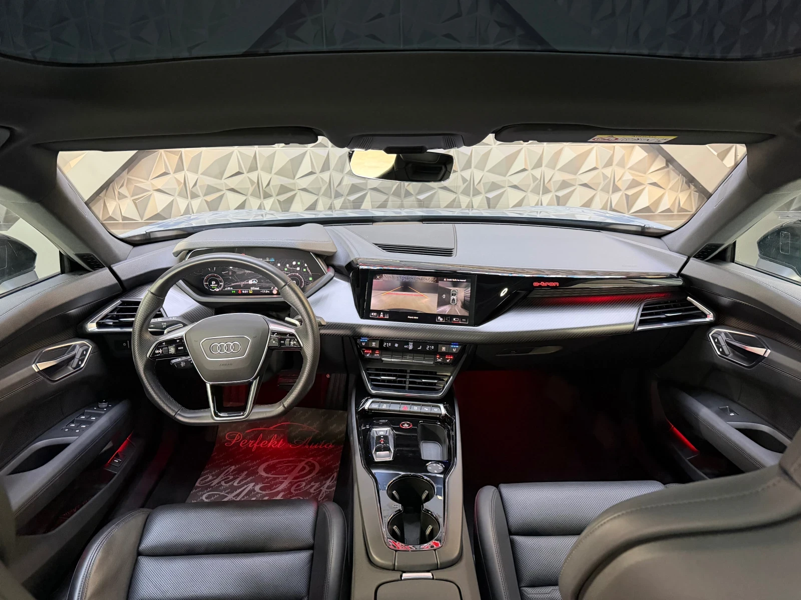 Audi E-Tron GT FULL ЕКСТРИ * B & O * HEAD UP * ПАНОРАМА * , снимка 10 - Автомобили и джипове - 54322295