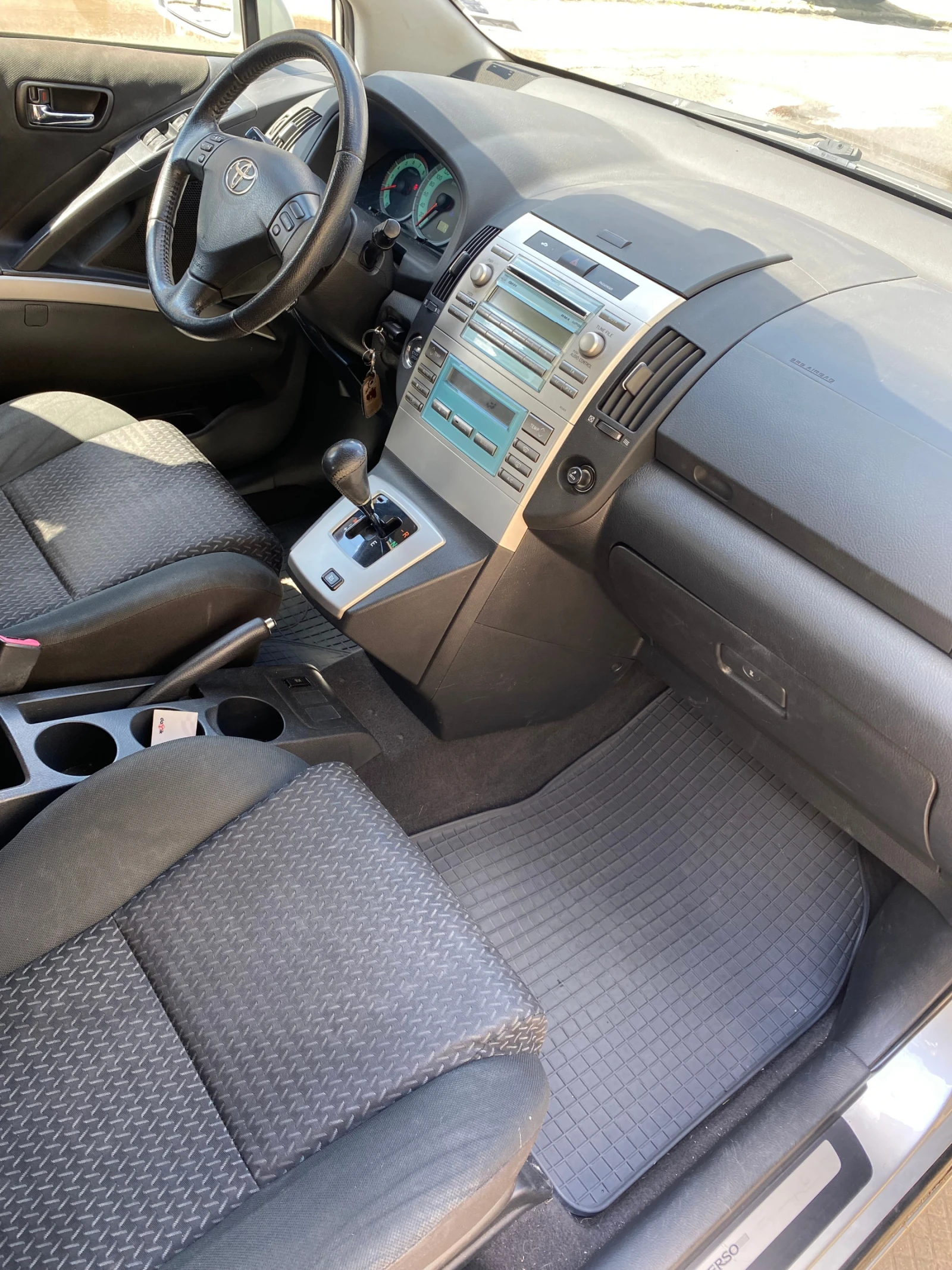 Toyota Corolla verso, снимка 6 - Автомобили и джипове - 54779667