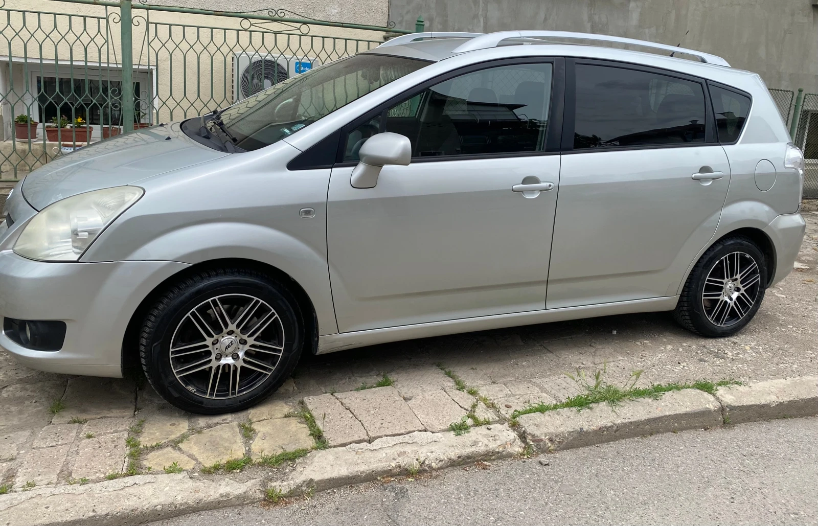 Toyota Corolla verso, снимка 3 - Автомобили и джипове - 54779667