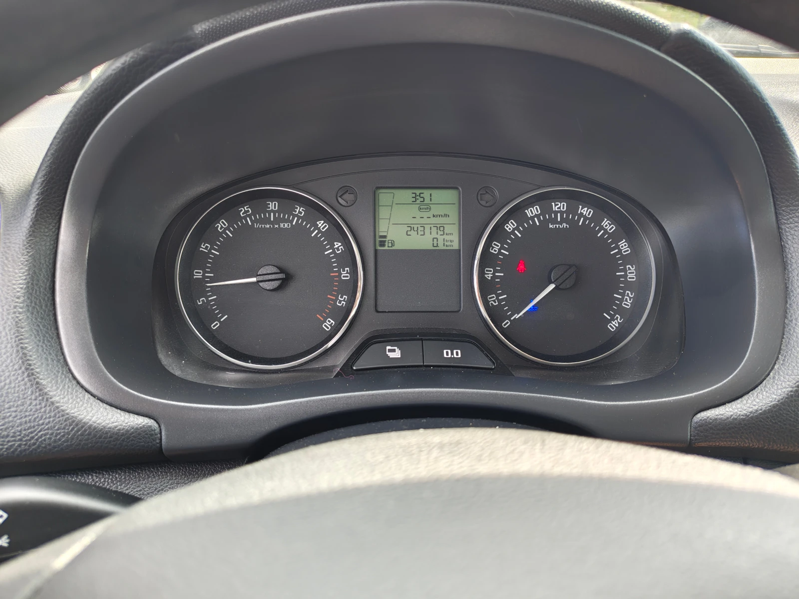 Skoda Fabia 1.6  TDI, снимка 16 - Автомобили и джипове - 55103151