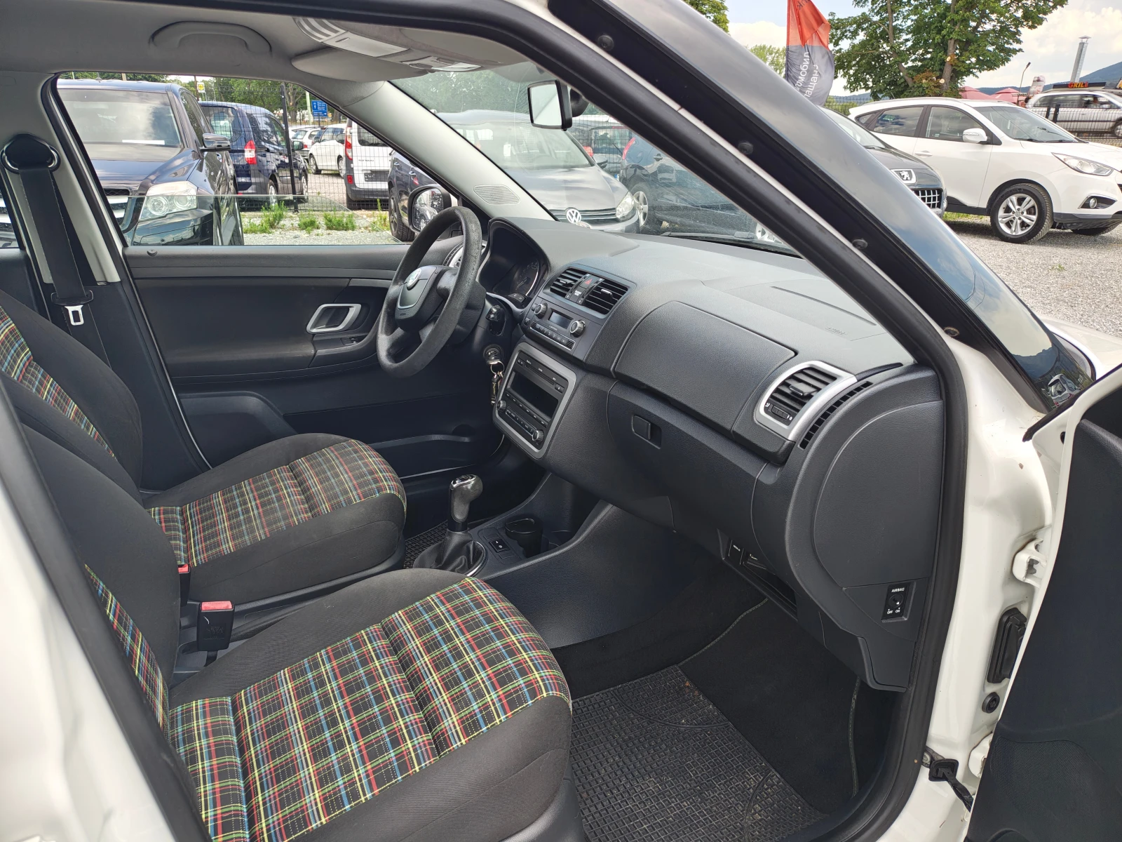 Skoda Fabia 1.6  TDI, снимка 10 - Автомобили и джипове - 55103151