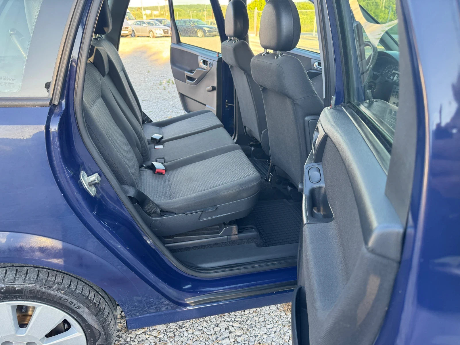 Opel Meriva 1.4 i, снимка 9 - Автомобили и джипове - 55194383