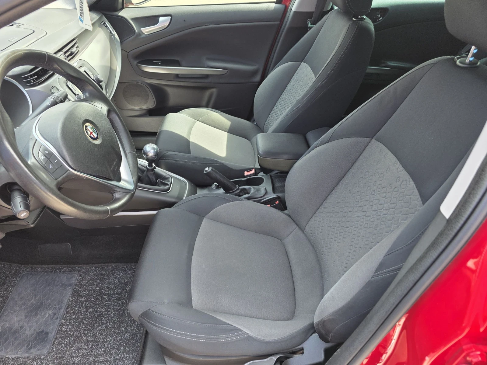 Alfa Romeo Giulietta 1.6-105kc , снимка 10 - Автомобили и джипове - 55637122