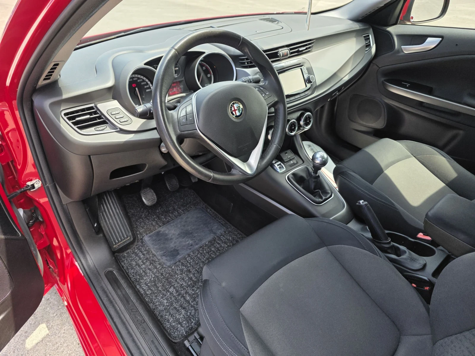Alfa Romeo Giulietta 1.6-105kc , снимка 9 - Автомобили и джипове - 55637122