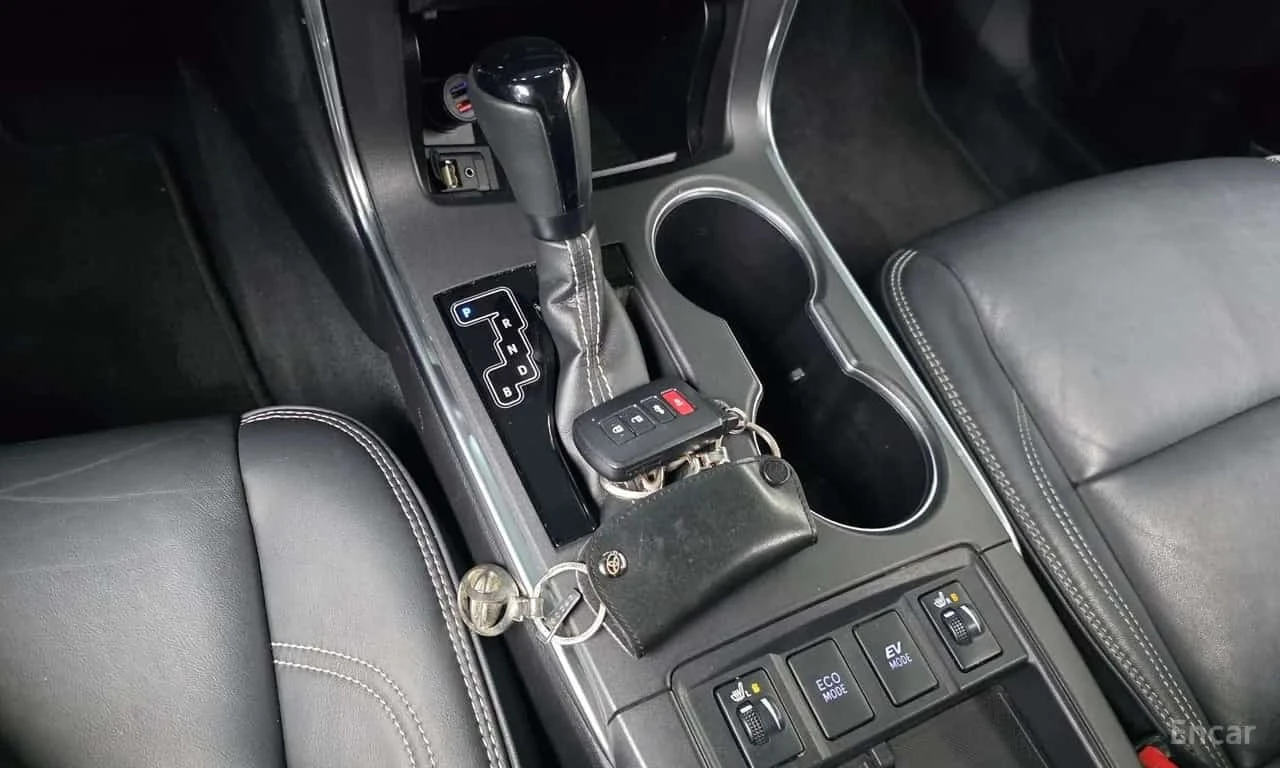 Toyota Camry * Hybrid XLE * КРАЙНА ЦЕНА ДО БЪЛГАРИЯ, снимка 9 - Автомобили и джипове - 55773023