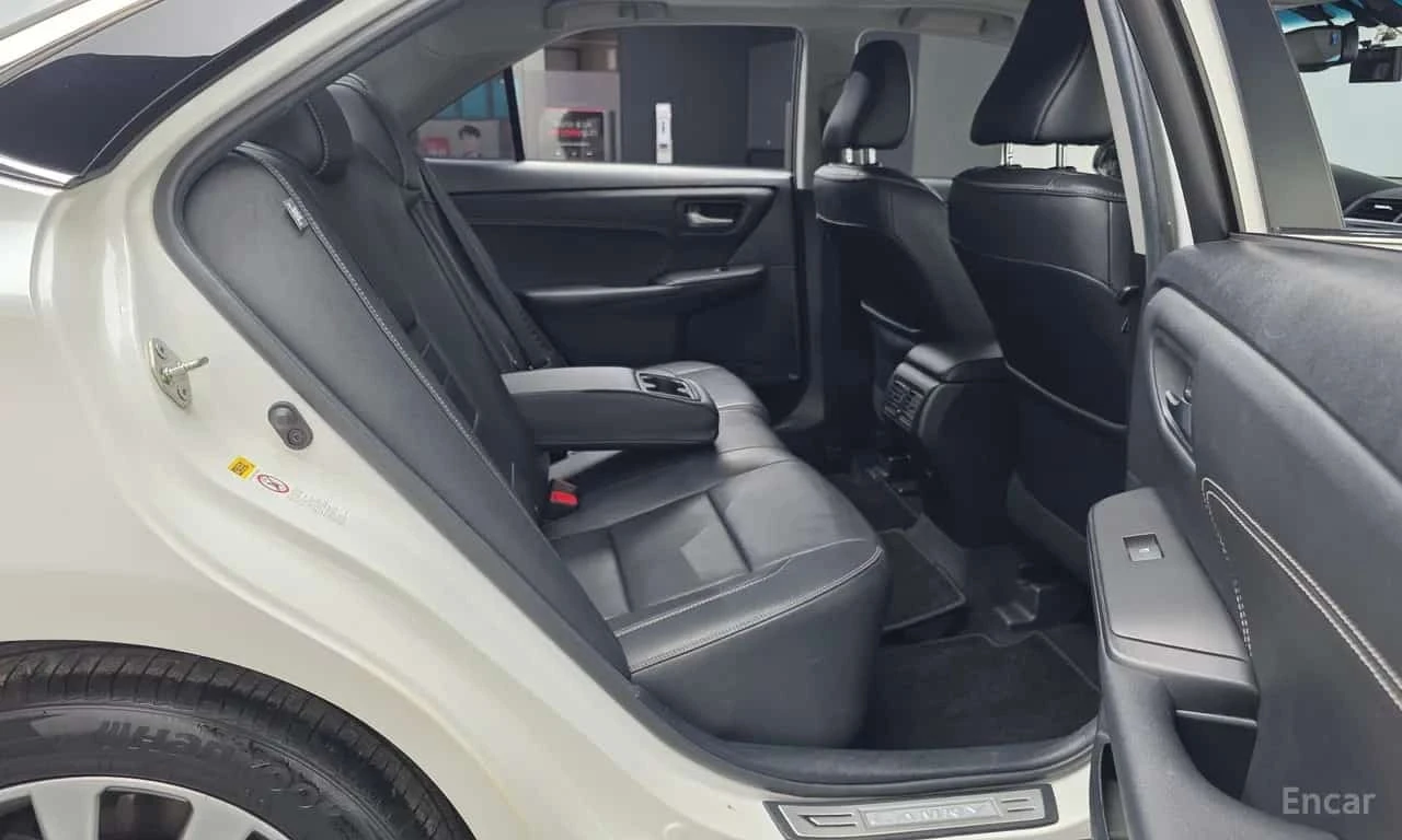 Toyota Camry * Hybrid XLE * КРАЙНА ЦЕНА ДО БЪЛГАРИЯ, снимка 12 - Автомобили и джипове - 55773023