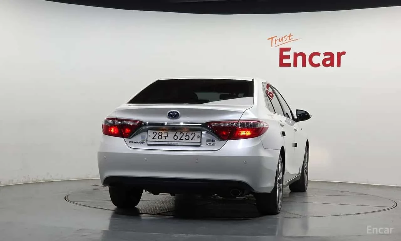Toyota Camry * Hybrid XLE * КРАЙНА ЦЕНА ДО БЪЛГАРИЯ, снимка 4 - Автомобили и джипове - 55773023