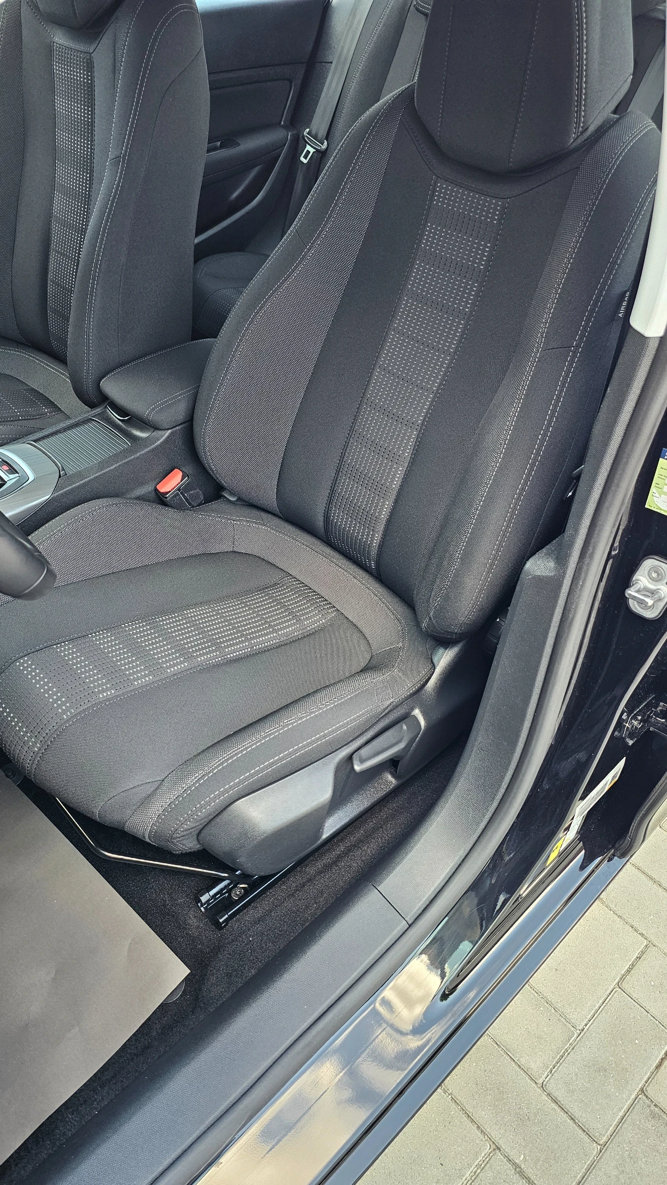 Peugeot 308 1, 6 Blue-HDI/NAVI/LED/Euro 6, снимка 9 - Автомобили и джипове - 55837058