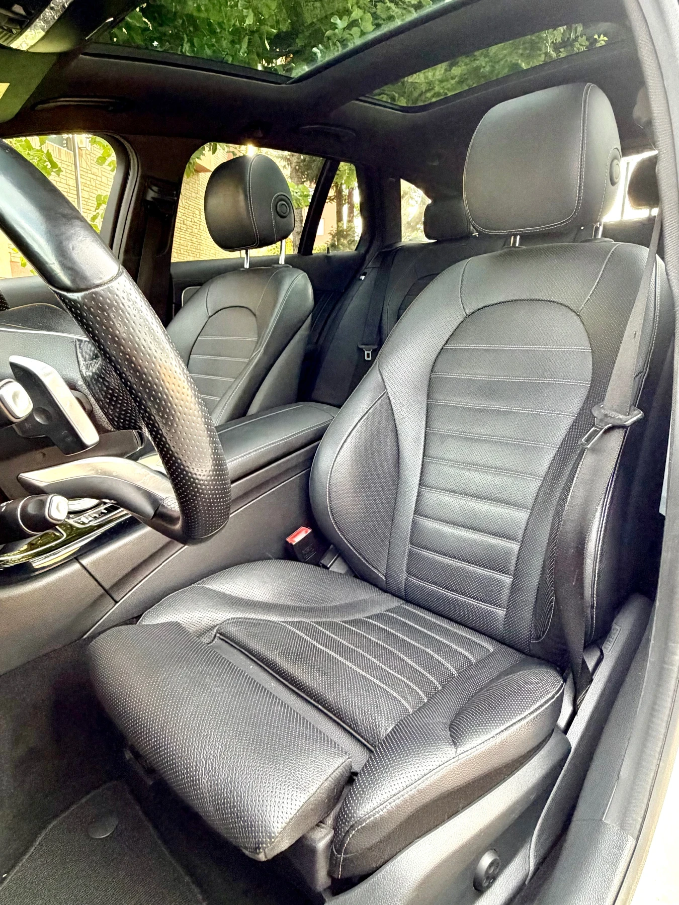 Mercedes-Benz C 250 AMG Line* Shadow Line* 4Matic* Distr* Line assist, снимка 12 - Автомобили и джипове - 55944562