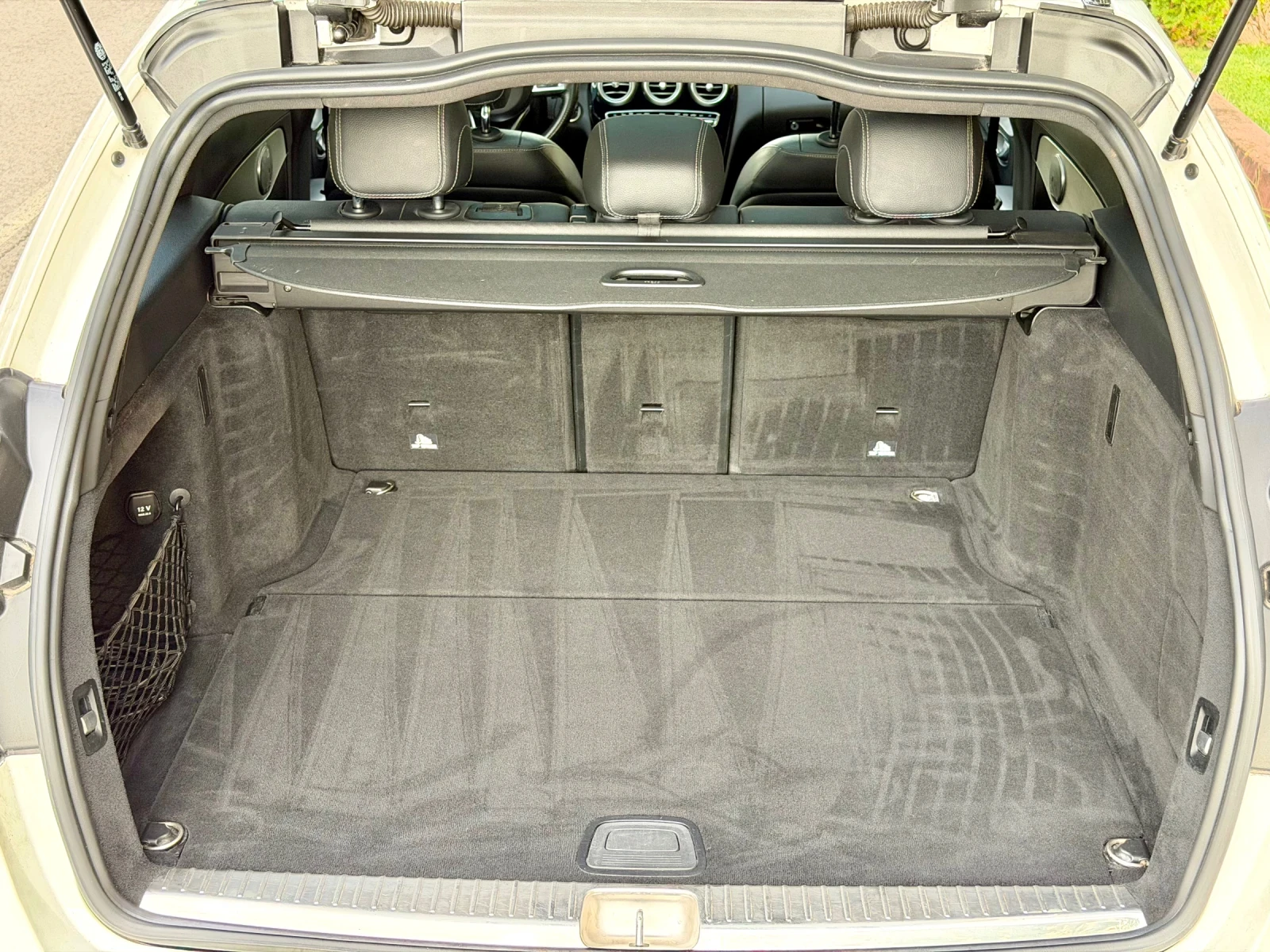 Mercedes-Benz C 250 AMG Line* Shadow Line* 4Matic* Distr* Line assist, снимка 14 - Автомобили и джипове - 55944562