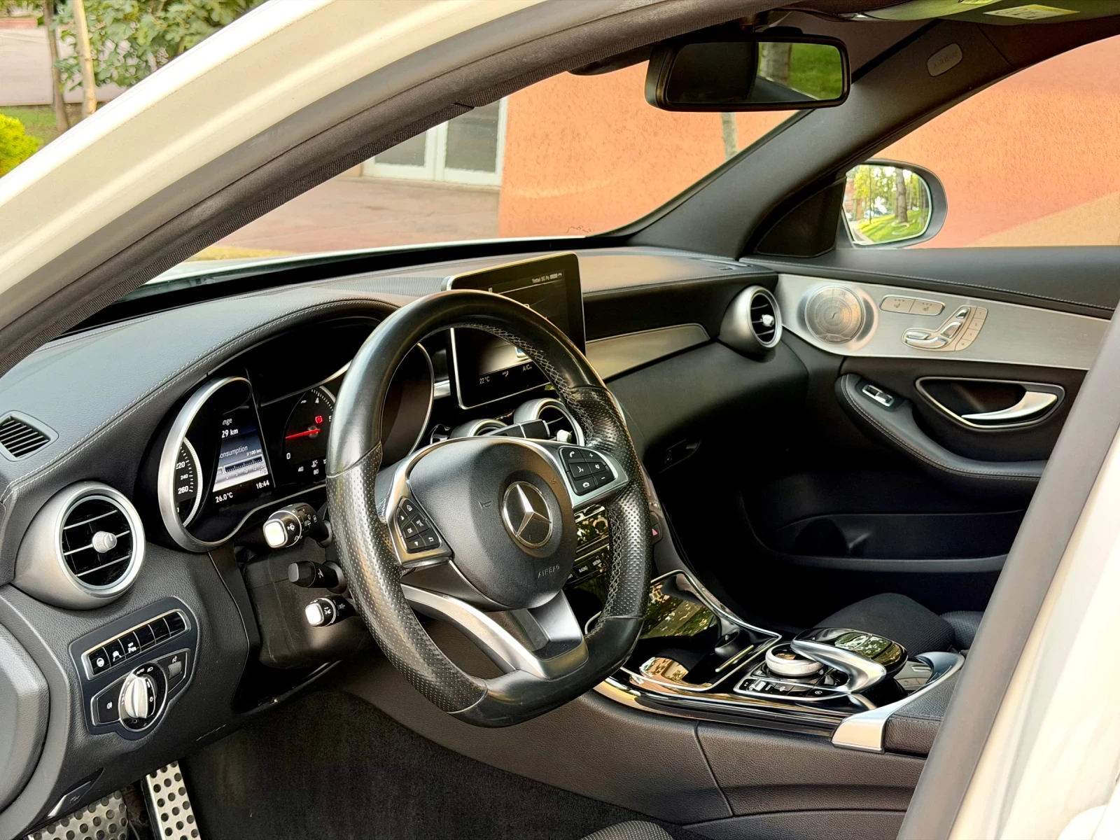 Mercedes-Benz C 250 AMG Line* Shadow Line* 4Matic* Distr* Line assist, снимка 7 - Автомобили и джипове - 55944562