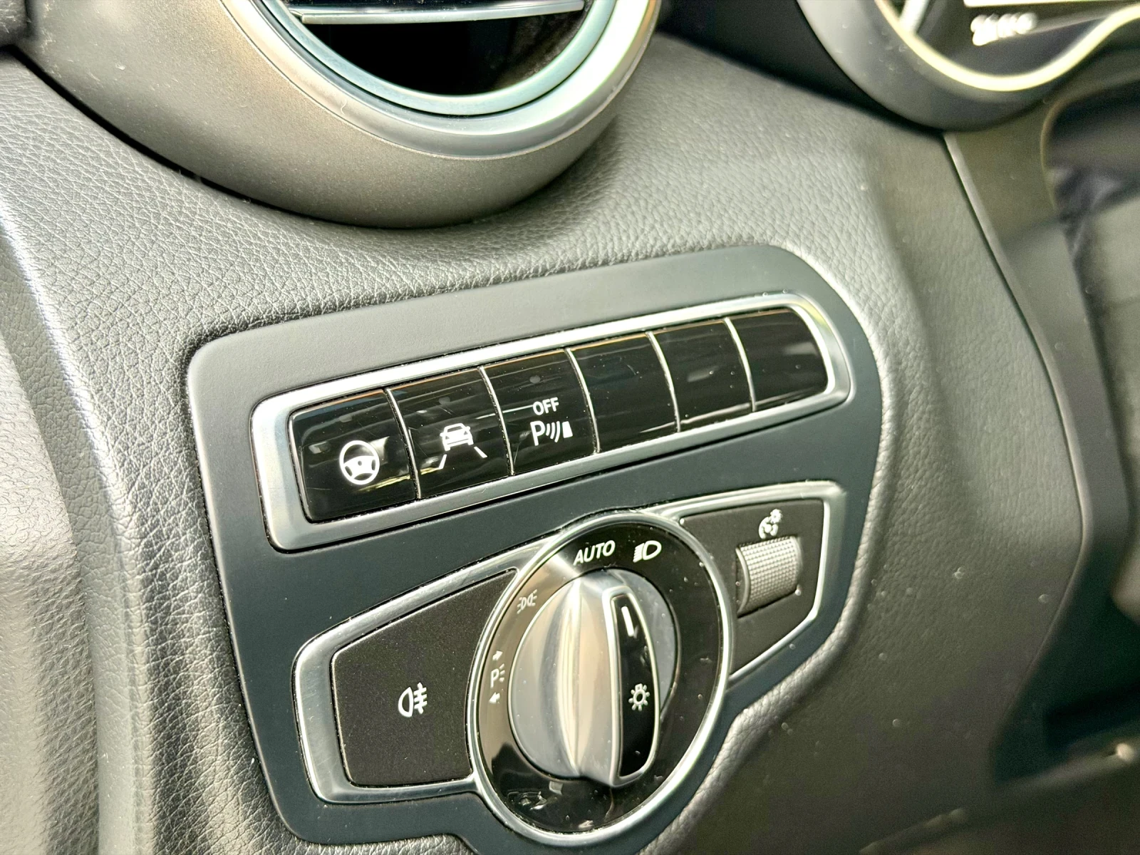 Mercedes-Benz C 250 AMG Line* Shadow Line* 4Matic* Distr* Line assist, снимка 9 - Автомобили и джипове - 55944562