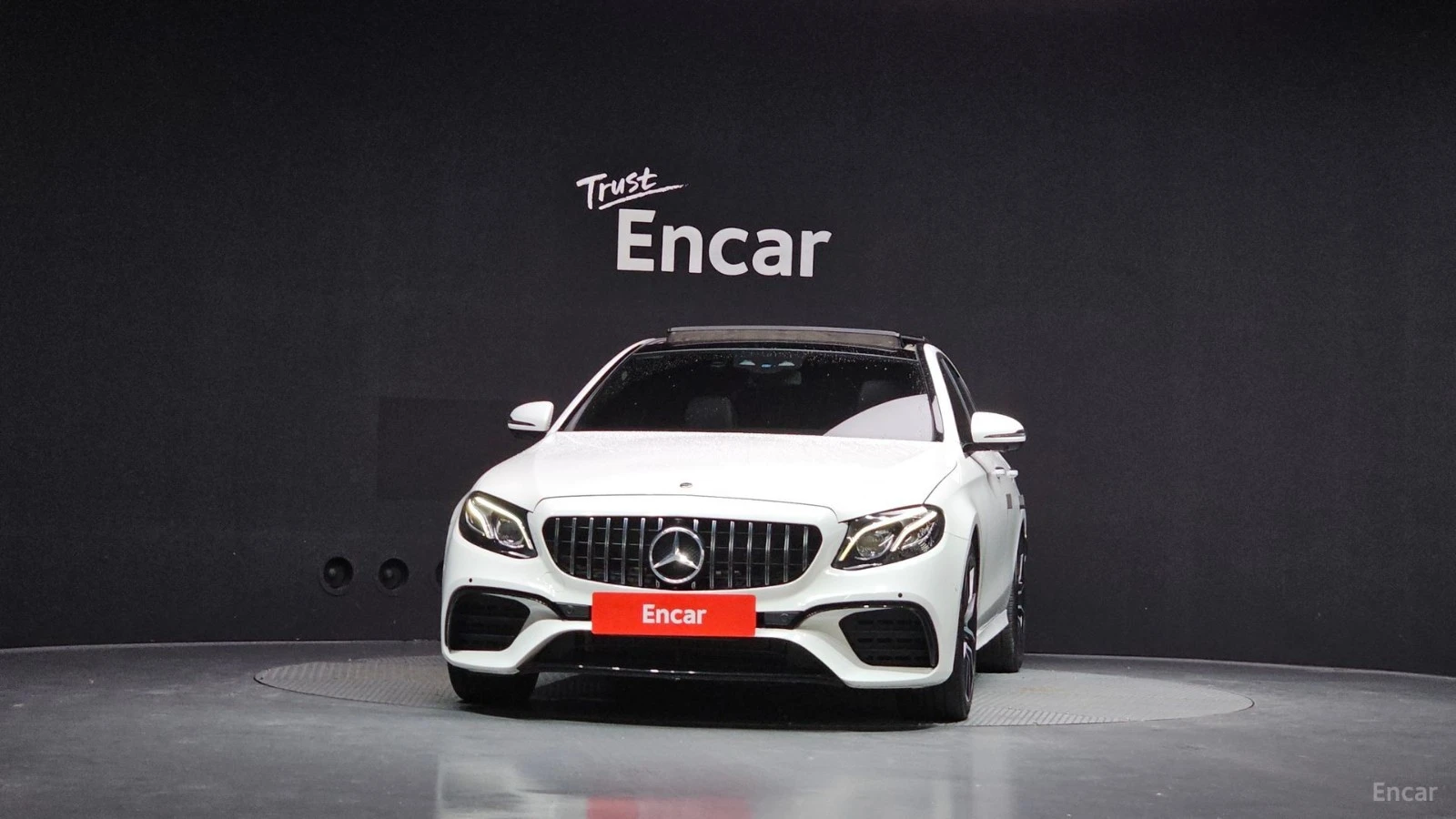 Mercedes-Benz E 300 AMG Line, снимка 3 - Автомобили и джипове - 56130176