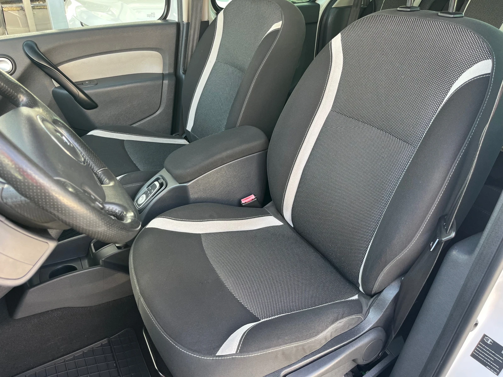 Renault Kangoo 1.5Dci РЕГИСТРИРАН и Обслужен, снимка 10 - Автомобили и джипове - 56616809
