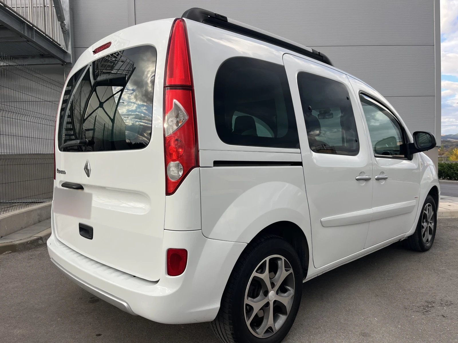 Renault Kangoo 1.5Dci РЕГИСТРИРАН и Обслужен, снимка 5 - Автомобили и джипове - 56616809