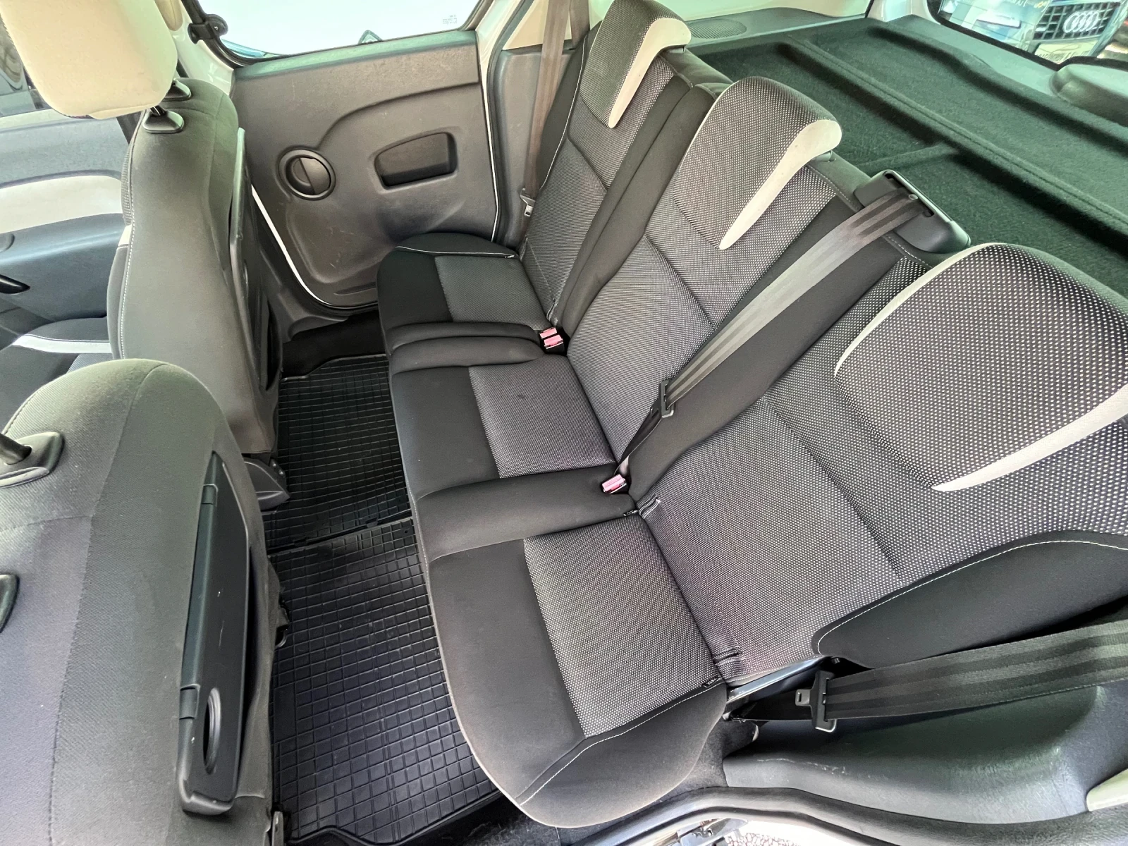 Renault Kangoo 1.5Dci РЕГИСТРИРАН и Обслужен, снимка 12 - Автомобили и джипове - 56616809