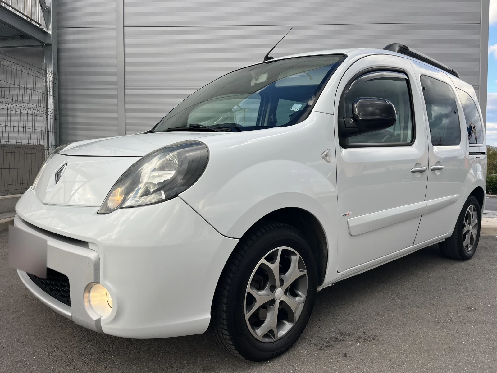 Renault Kangoo 1.5Dci РЕГИСТРИРАН и Обслужен, снимка 4 - Автомобили и джипове - 56616809