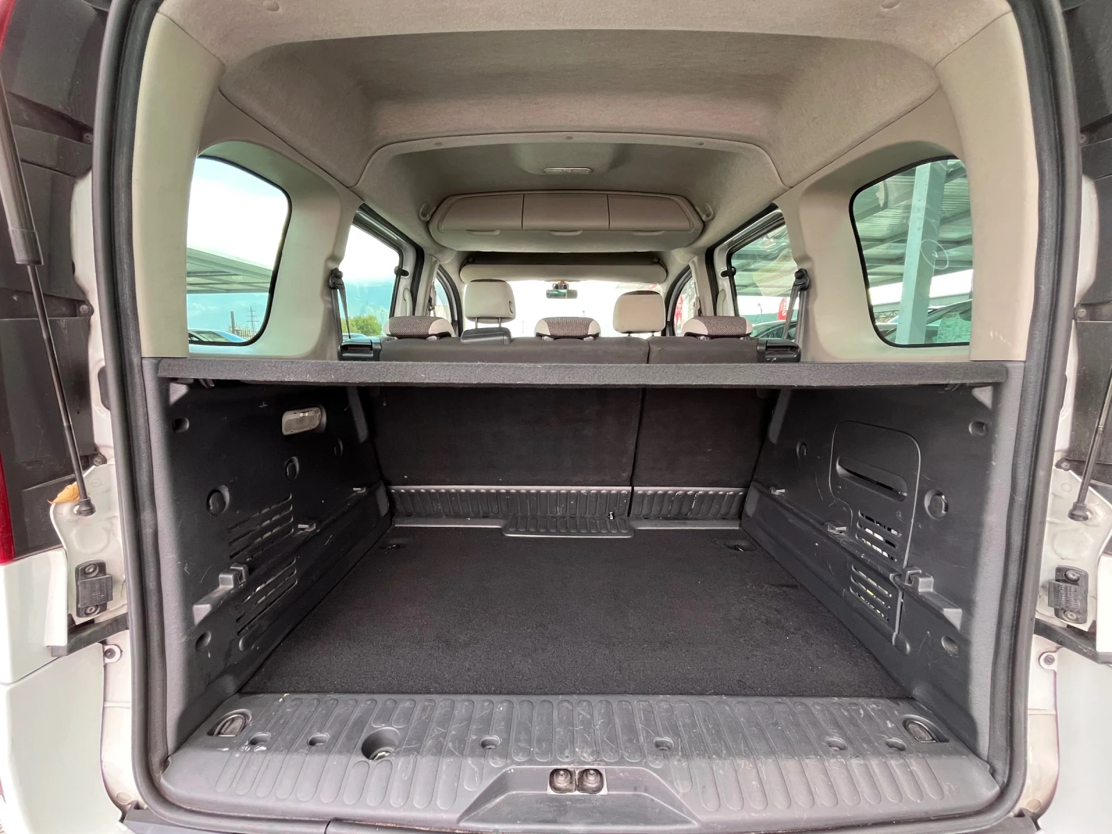Renault Kangoo 1.5Dci РЕГИСТРИРАН и Обслужен, снимка 13 - Автомобили и джипове - 56616809