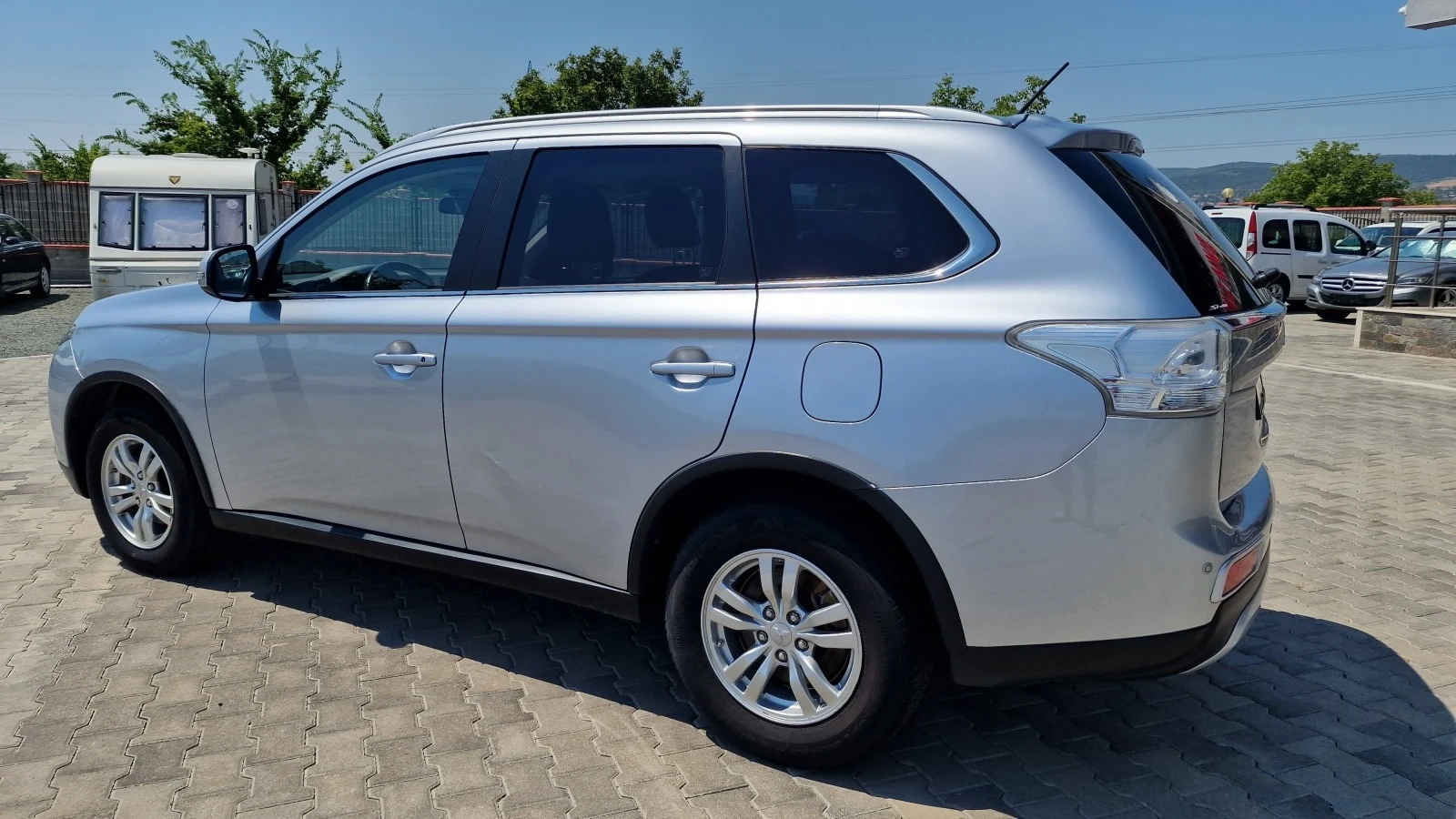 Mitsubishi Outlander 2.2 DID AWD - изображение 6