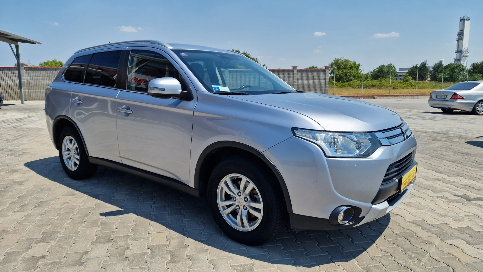 Mitsubishi Outlander 2.2 DID AWD - изображение 3