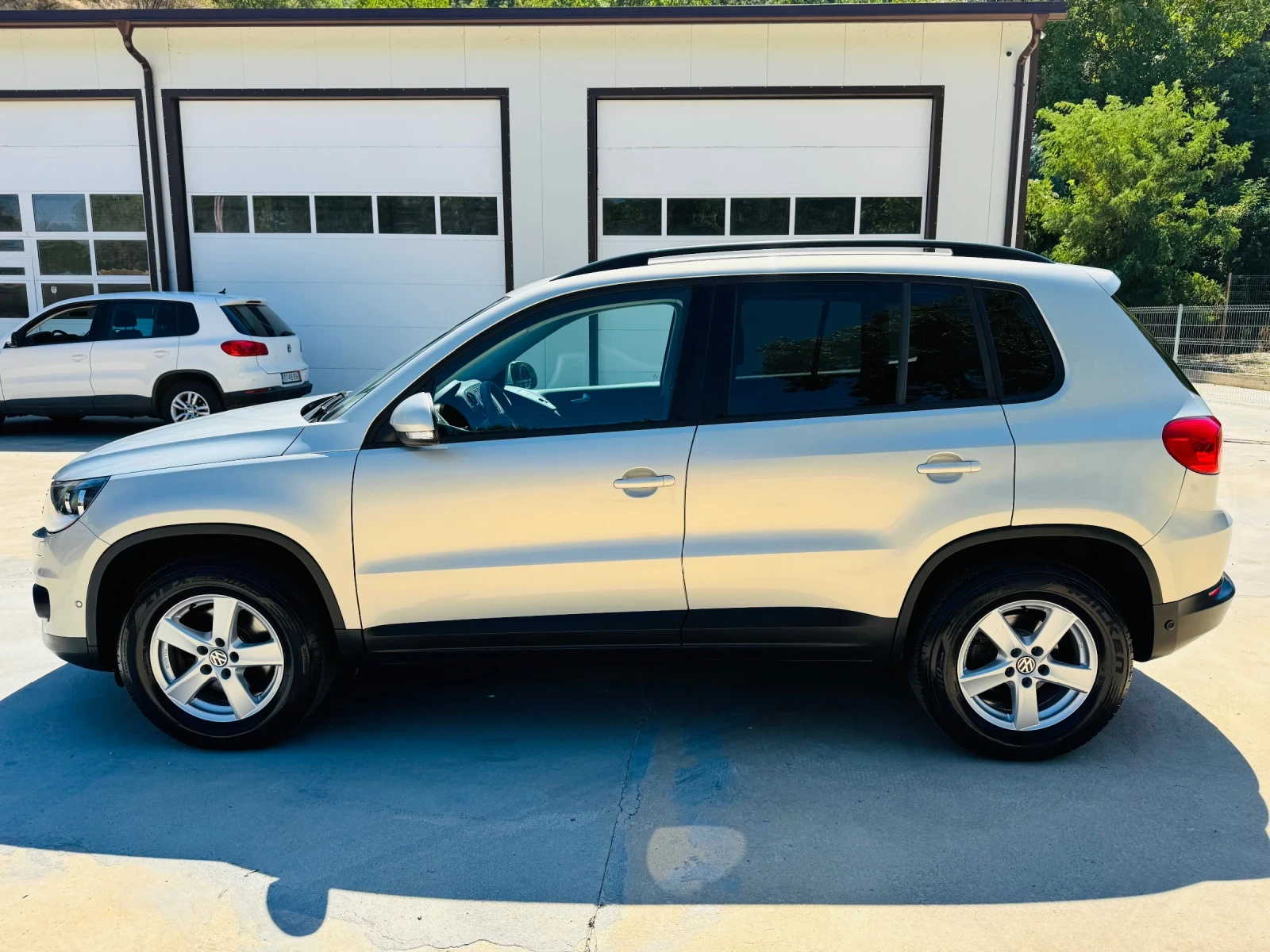 VW Tiguan * FACE* 2.0TDI* NAVI* BLUEMOTION*  - изображение 4