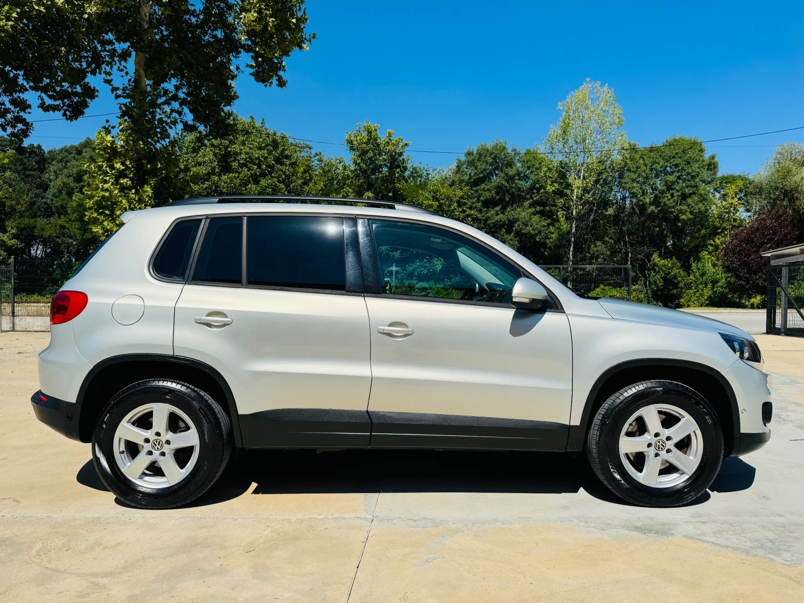 VW Tiguan * FACE* 2.0TDI* NAVI* BLUEMOTION*  - изображение 8