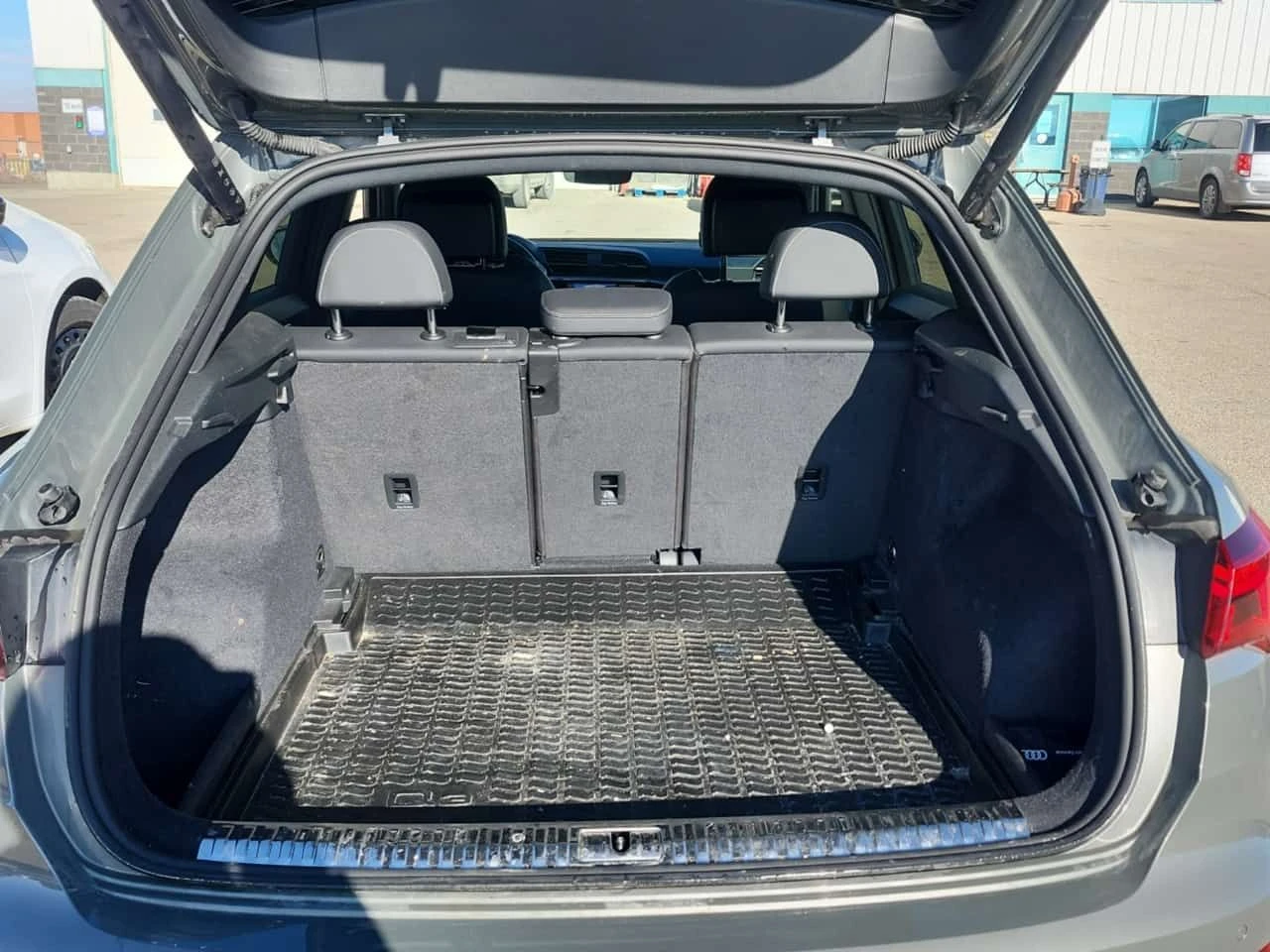 Audi Q3  TECHNIK /NARDO GREY/SONOS/CAMERA/, снимка 14 - Автомобили и джипове - 53957782