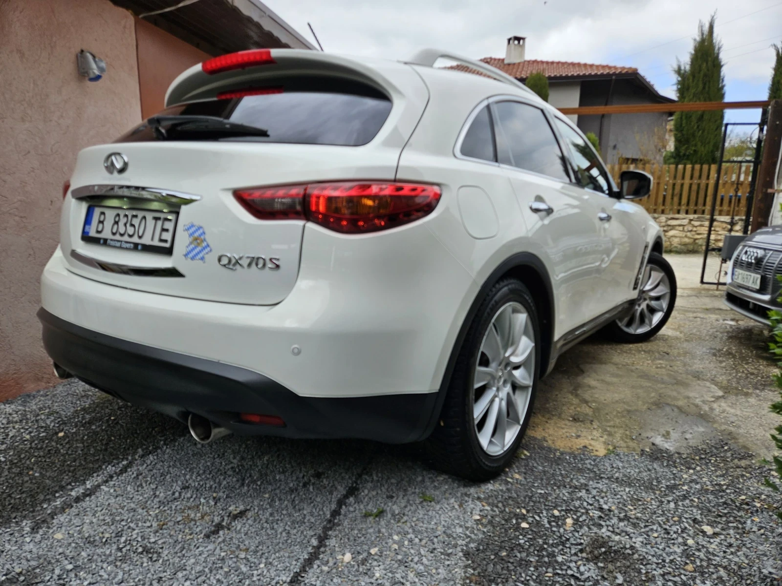 Infiniti QX70  S Diesel + Webasto /Keyless/360 Camera/Обдухване, снимка 2 - Автомобили и джипове - 54495446