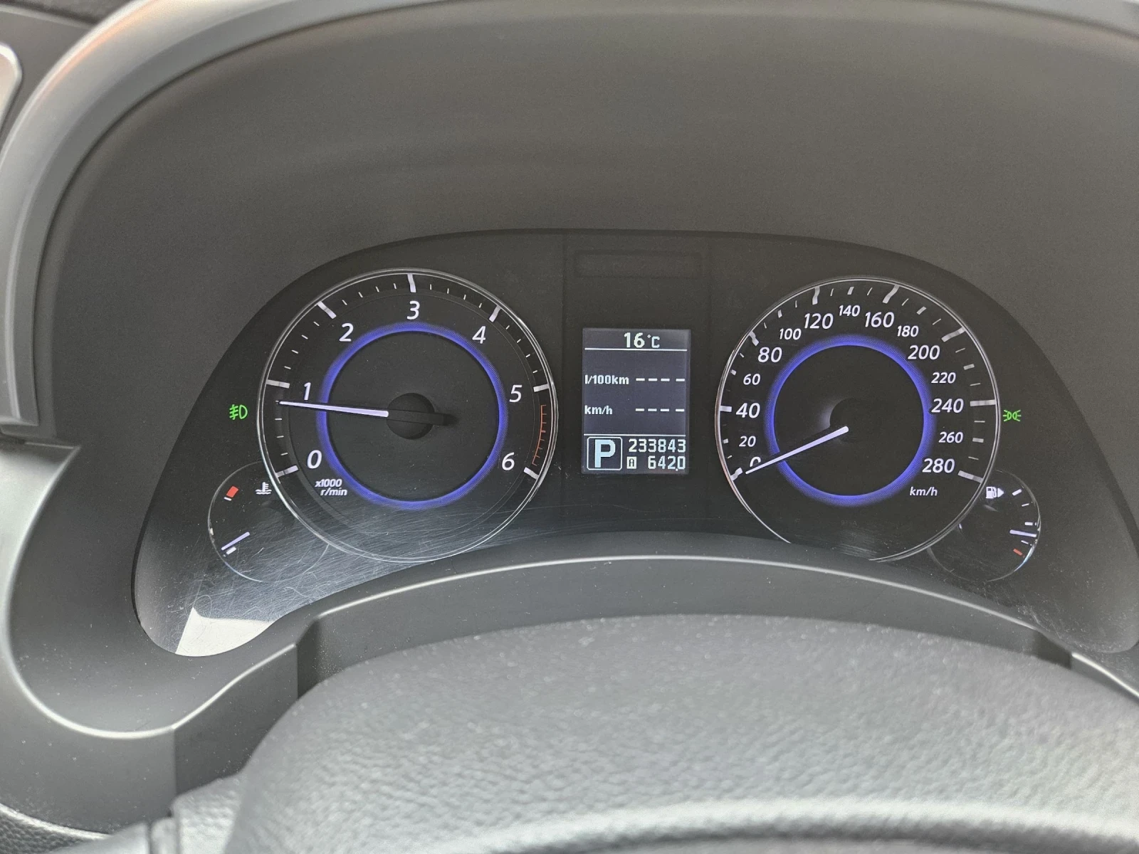 Infiniti QX70  S Diesel + Webasto /Keyless/360 Camera/Обдухване, снимка 13 - Автомобили и джипове - 54495446
