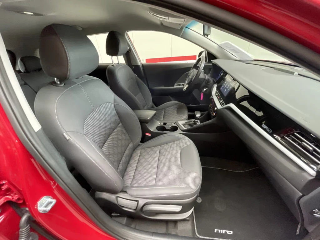 Kia Niro 1.6PHEV/141HP/EDITION-7/CAM/LED/NAVI/CPLAY/685q, снимка 14 - Автомобили и джипове - 56104566