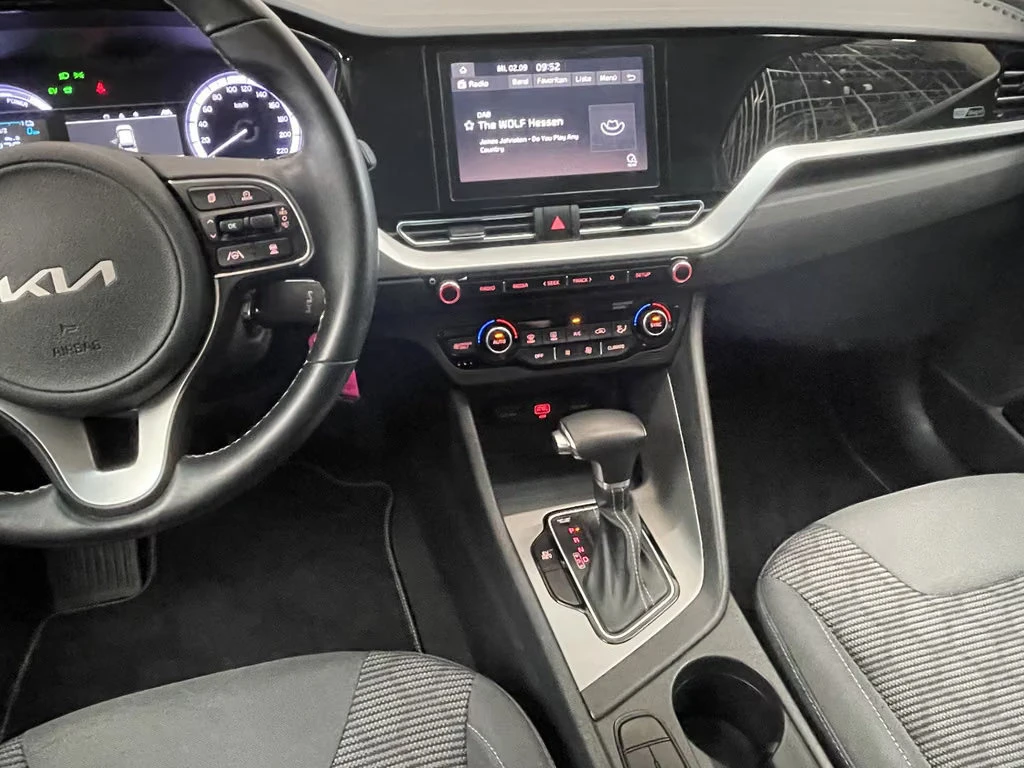 Kia Niro 1.6PHEV/141HP/EDITION-7/CAM/LED/NAVI/CPLAY/685q, снимка 9 - Автомобили и джипове - 56104566