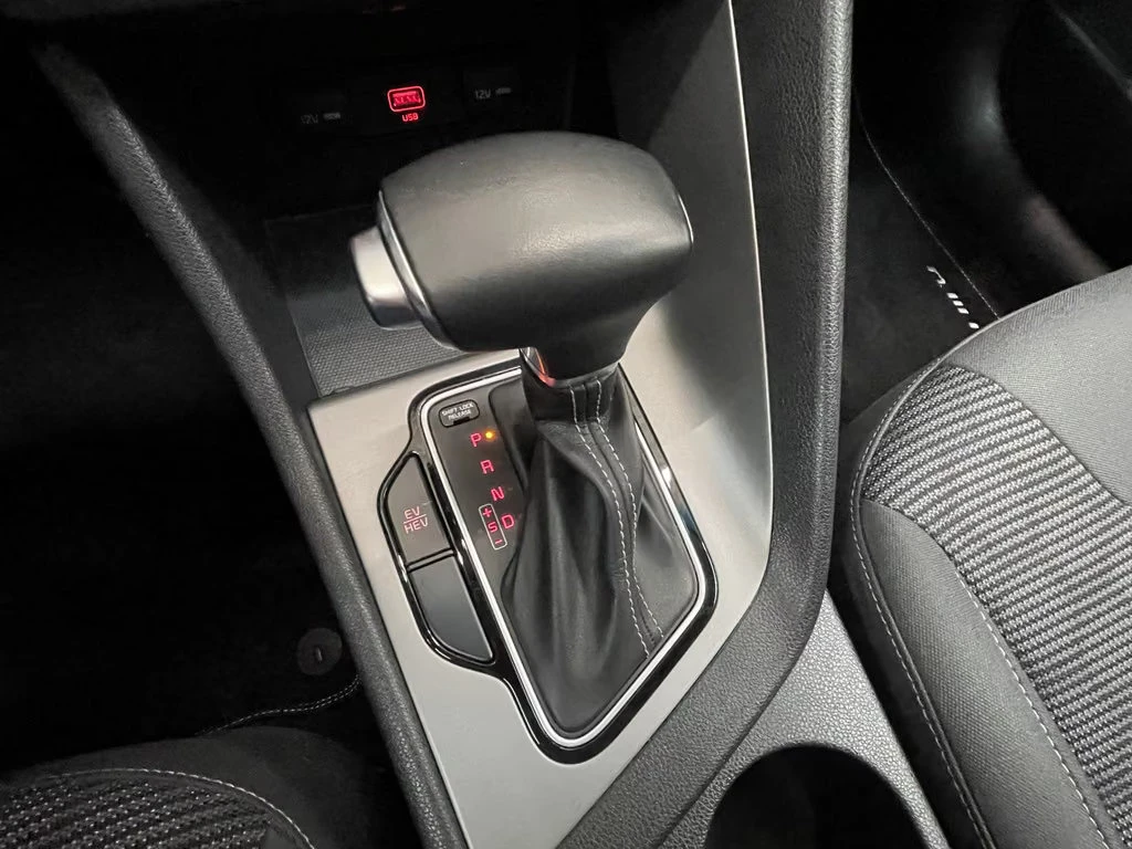 Kia Niro 1.6PHEV/141HP/EDITION-7/CAM/LED/NAVI/CPLAY/685q, снимка 13 - Автомобили и джипове - 56104566