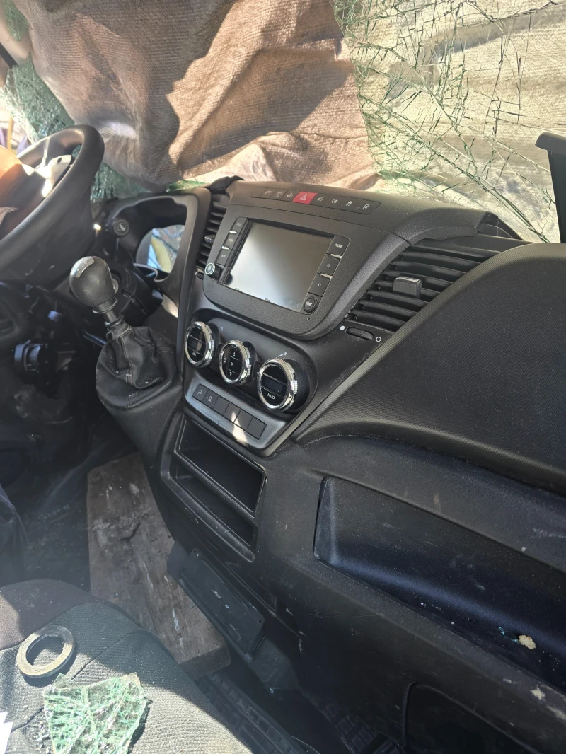 Iveco Daily 2.3 EURO 6b, снимка 2 - Бусове и автобуси - 48097971