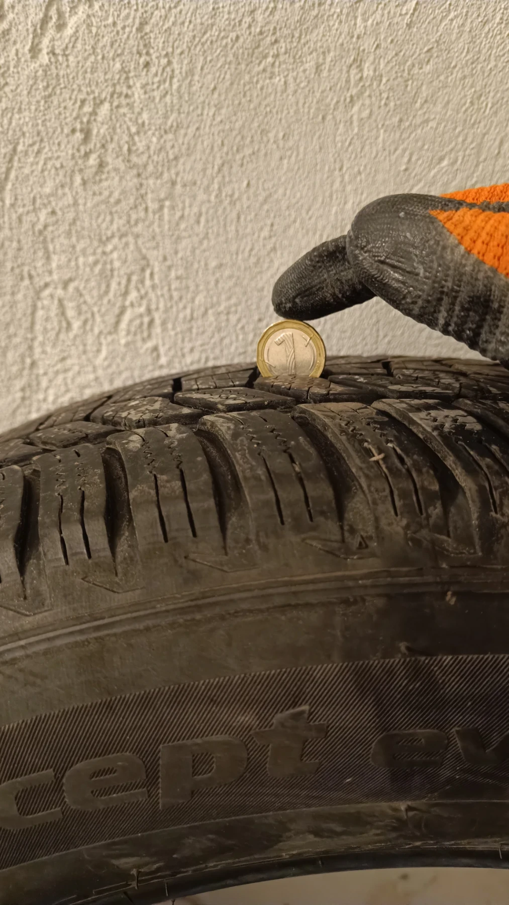 Гуми Зимни 225/65R17, снимка 2 - Гуми и джанти - 55806600