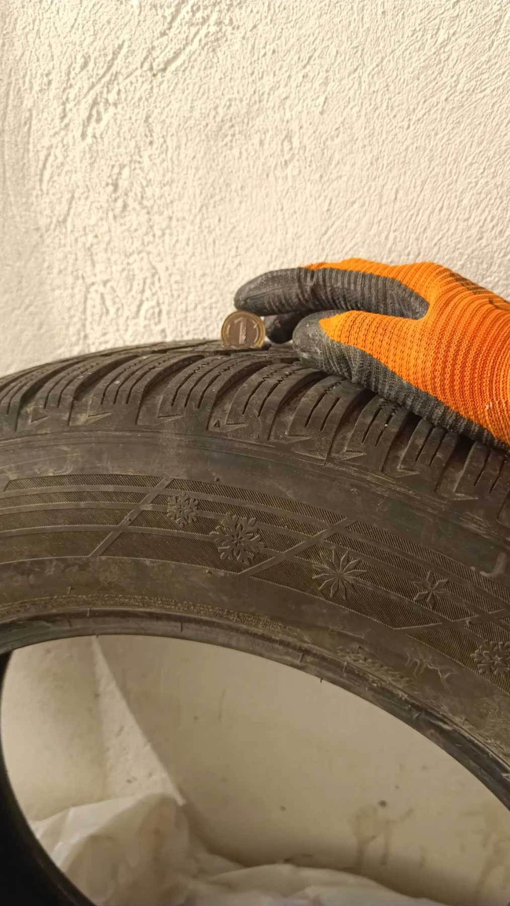 Гуми Зимни 225/65R17, снимка 4 - Гуми и джанти - 55806600