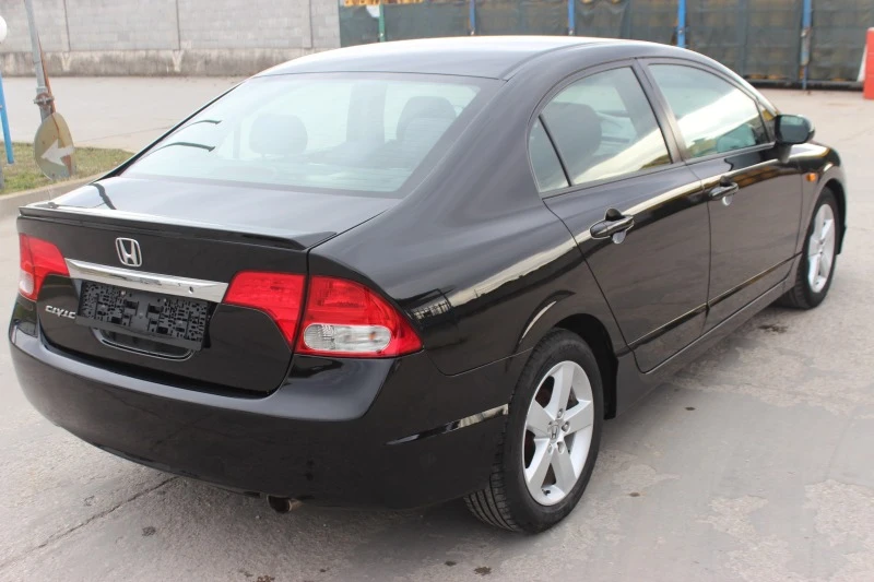 Honda Civic 1.8i 140к.с. АВТОМАТ, УНИКАТ, Швейцария, снимка 6 - Автомобили и джипове - 44243823