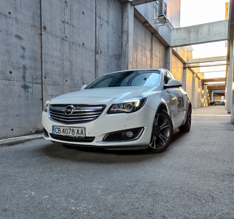 Opel Insignia 1.4 Turbo 140ks, снимка 2 - Автомобили и джипове - 47416334