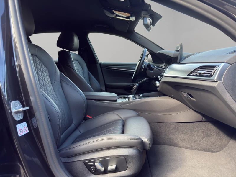 BMW 520 xDrive/ LCI M Package Facelift, снимка 14 - Автомобили и джипове - 52007954