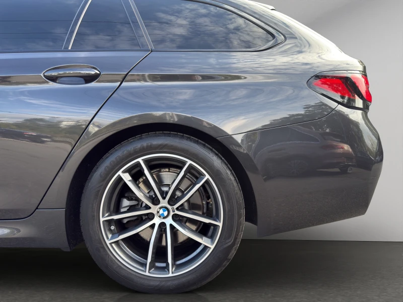 BMW 520 xDrive/ LCI M Package Facelift, снимка 16 - Автомобили и джипове - 52007954