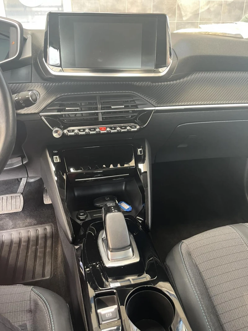 Peugeot 208, снимка 6 - Автомобили и джипове - 52539508