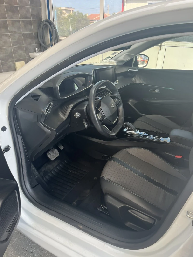 Peugeot 208, снимка 8 - Автомобили и джипове - 52539508