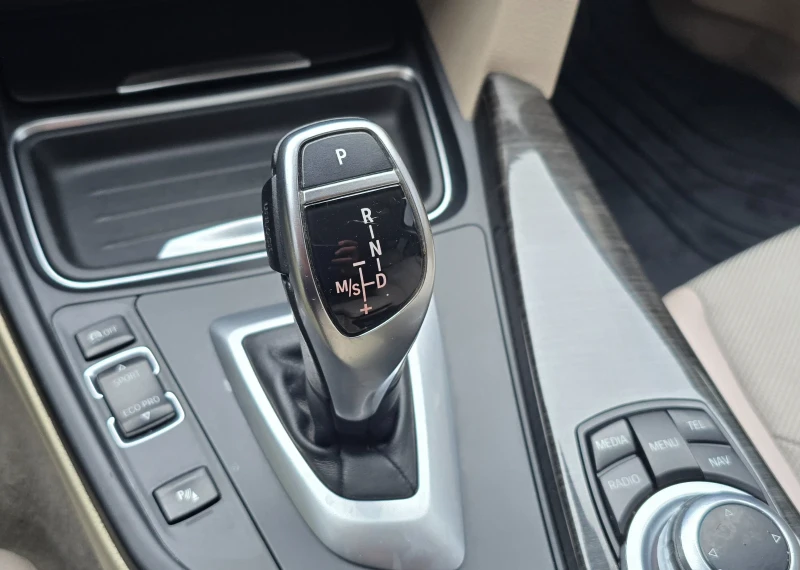 BMW 330 X-drive FULL, снимка 8 - Автомобили и джипове - 53342295