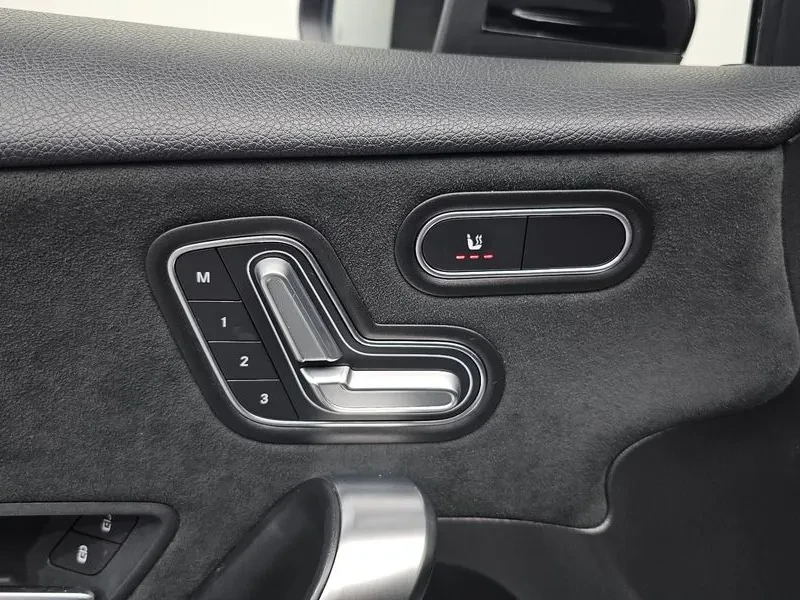 Mercedes-Benz A 35 4Matic , снимка 12 - Автомобили и джипове - 56736548
