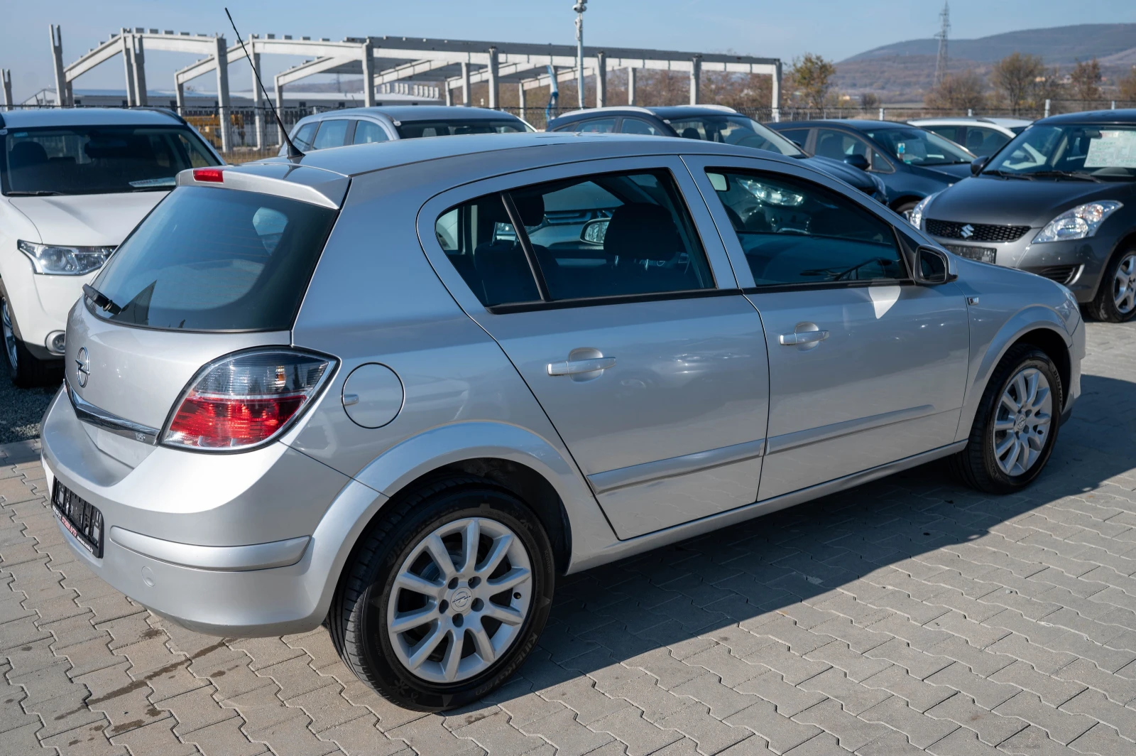 Opel Astra 1.6i* бензин* 116кс - изображение 5