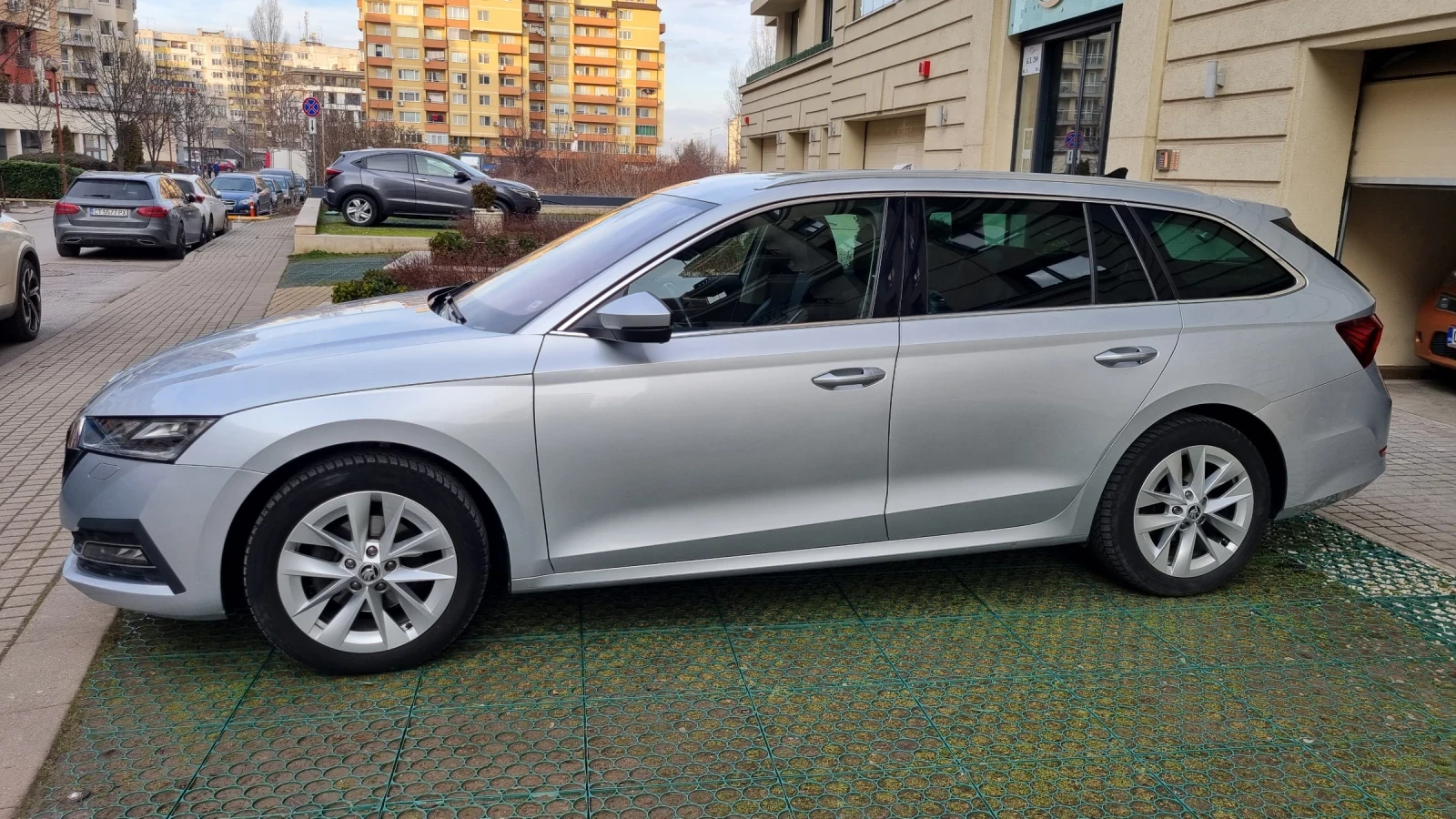 Skoda Octavia 1.5 tsi DSG mild hybrid - изображение 6